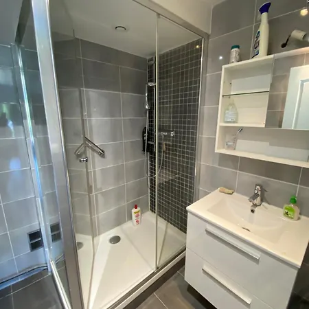 Dans Apartament *